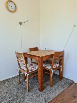 spreekkamer tafel/stoelen